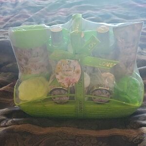 Lowery Gift  Green Bath Soak & Bubbles Set Above What Contains Basket Beautiful